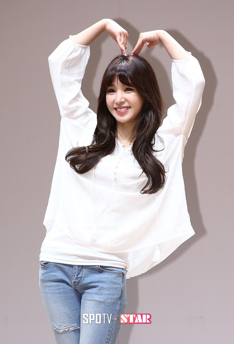[포토S] 차오루 '객석을 향해 사랑스런 포즈'
