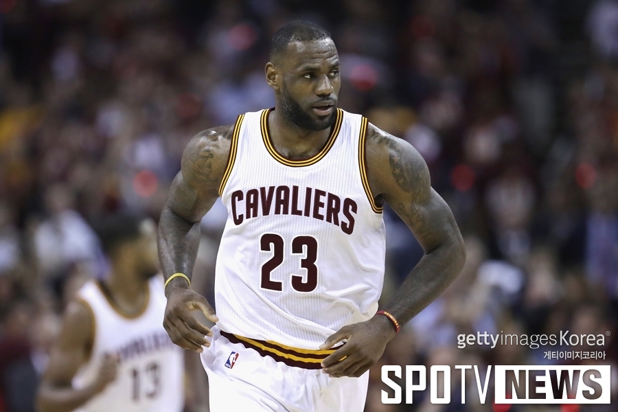 [Today's NBA] '부활' 르브론, 러브 빈자리를 채우다