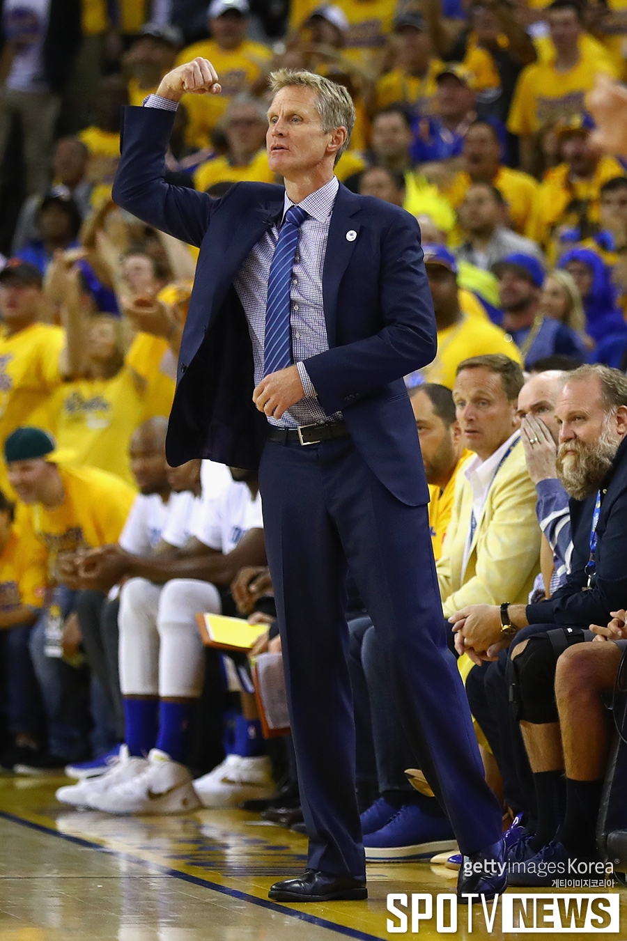 [NBA 파이널5] 스티브 커 감독 '워리어로 변신'
