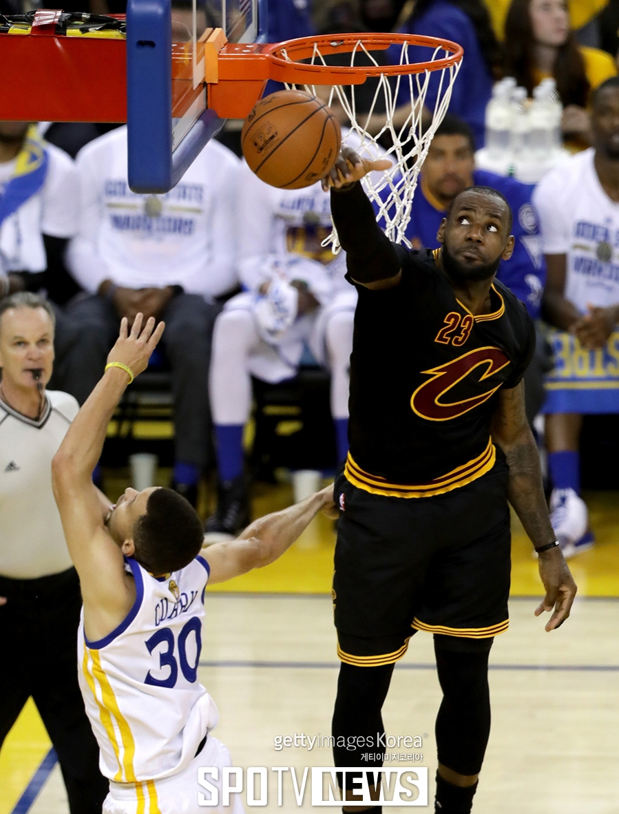 [NBA 파이널7] 커리의 슛 블록 하는 르브론