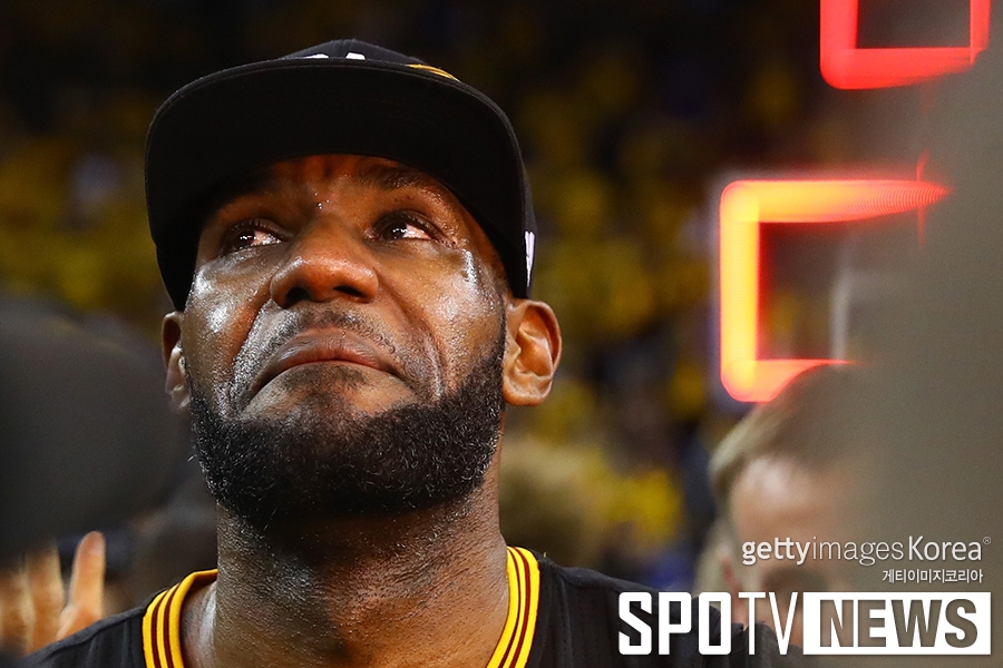 [NBA 파이널7] 우승 르브론 제임스 '왕의 눈물'