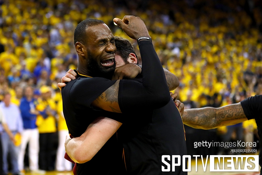[NBA 파이널7] 르브론 '아이처럼 엉엉'