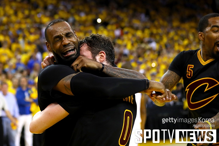 [NBA 파이널7] 르브론 '팀 첫 우승에 눈물 펑펑'