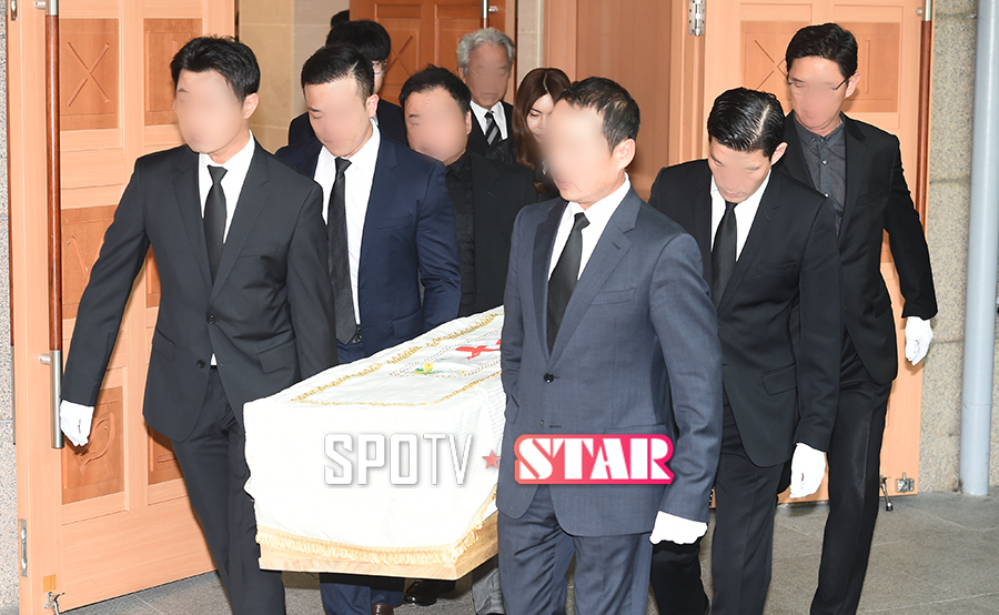 [포토S] 운구 되고 있는 고 김성민의 관