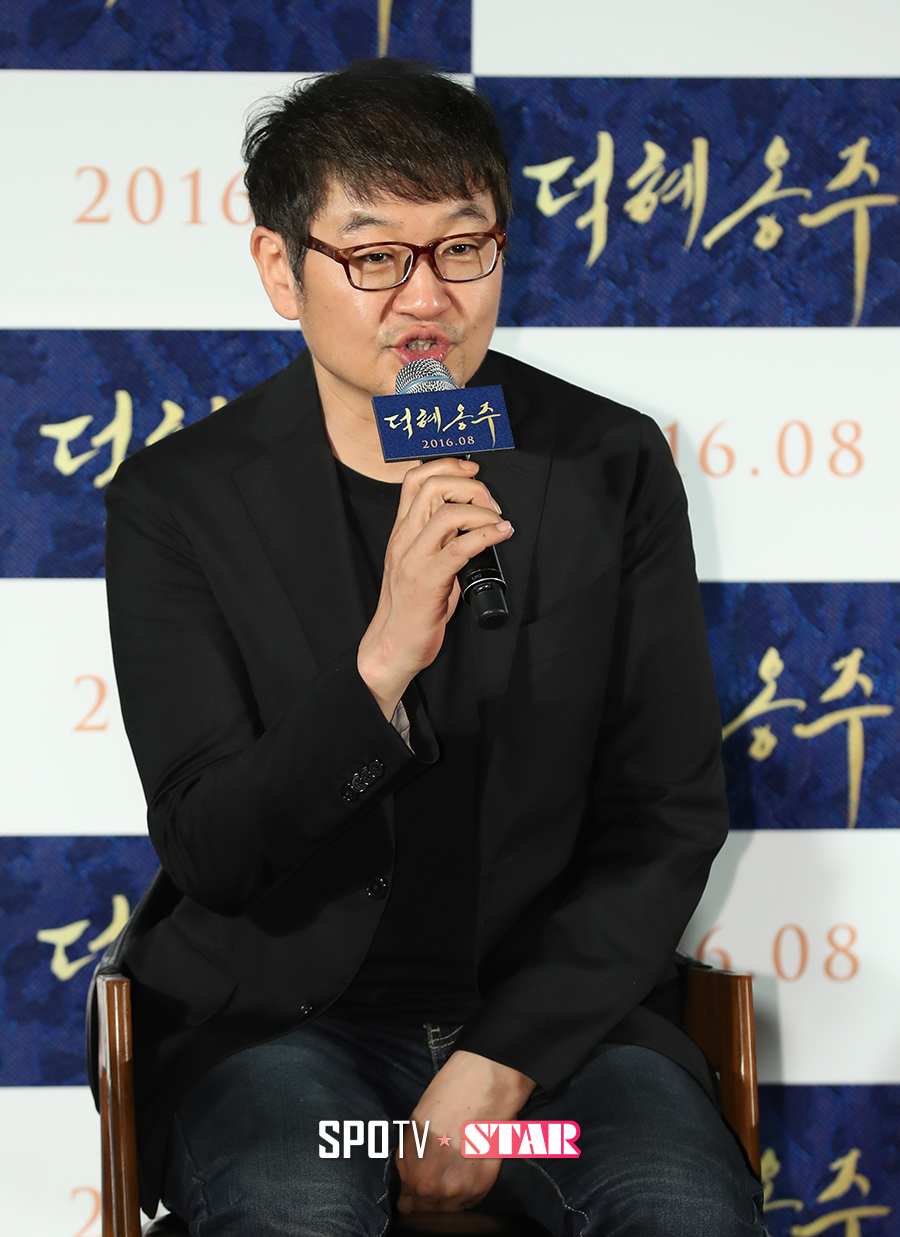 [포토S] 인사하는 허진호 감독
