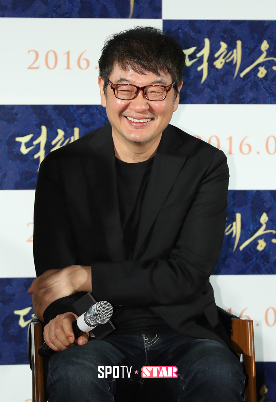 [포토S] 허진호 감독 '우리 배우들 너무 웃기네'