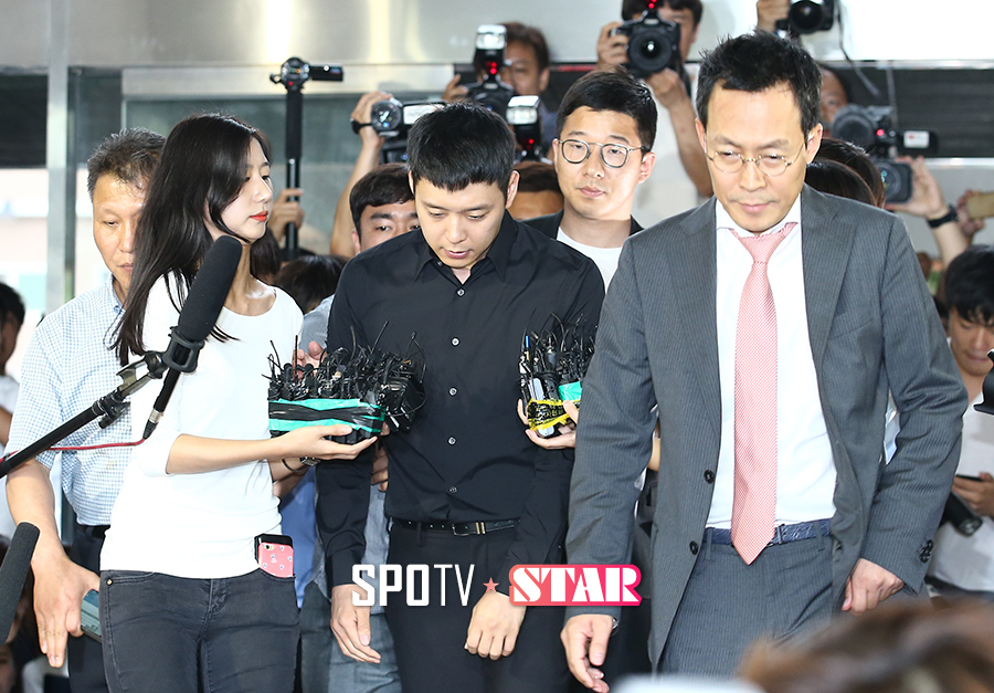 [포토S] 조사 위해 경찰서로 향하는 박유천