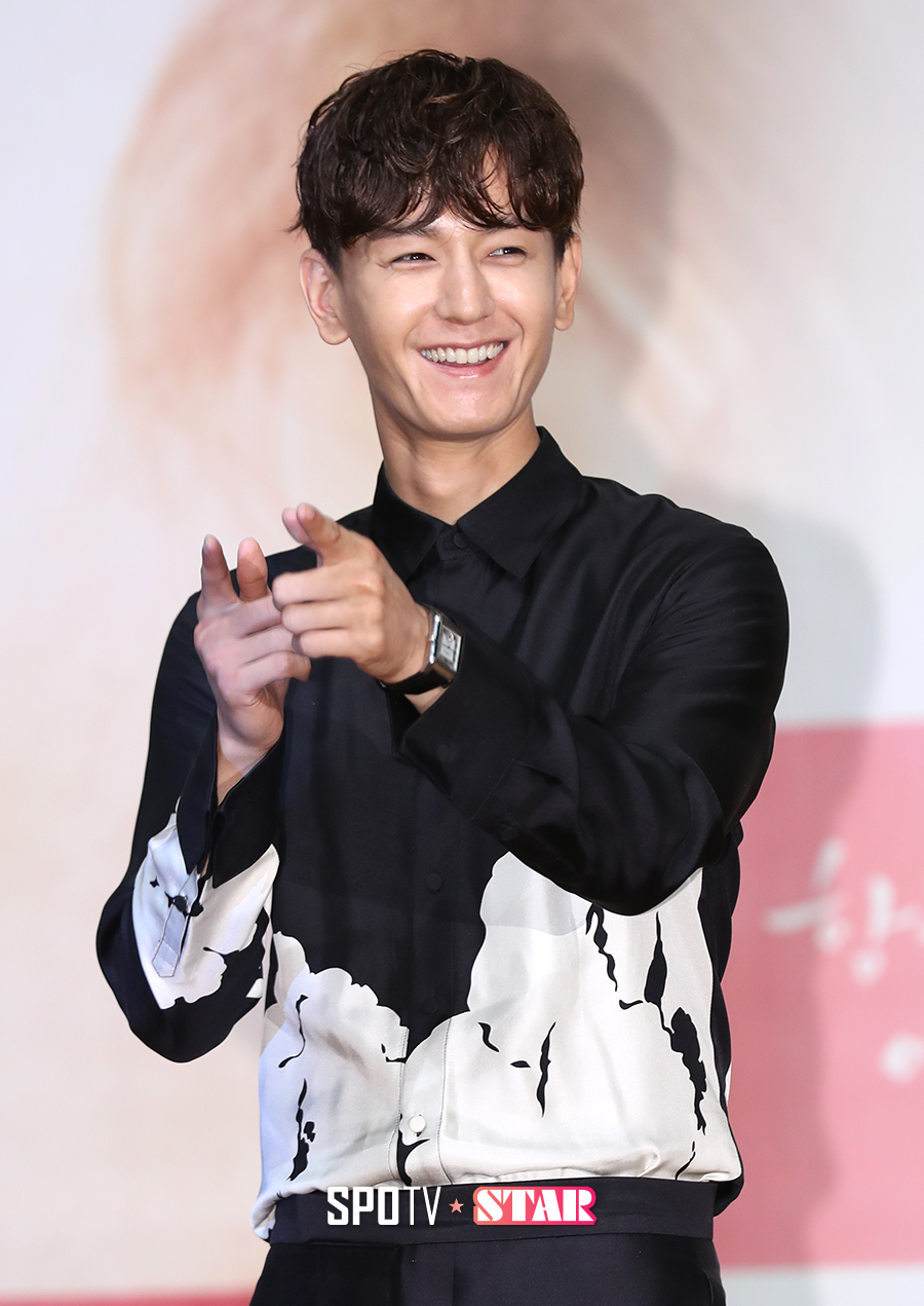[포토S] 임주환 '이런 포즈면 되나요'