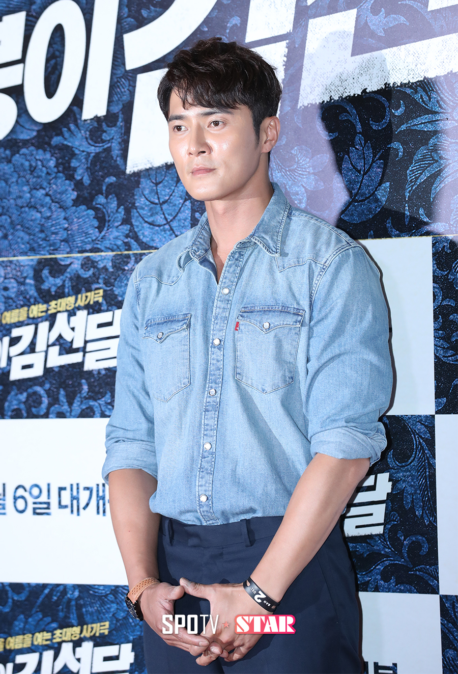 [포토S] 조동혁 '상남자의 포토월'