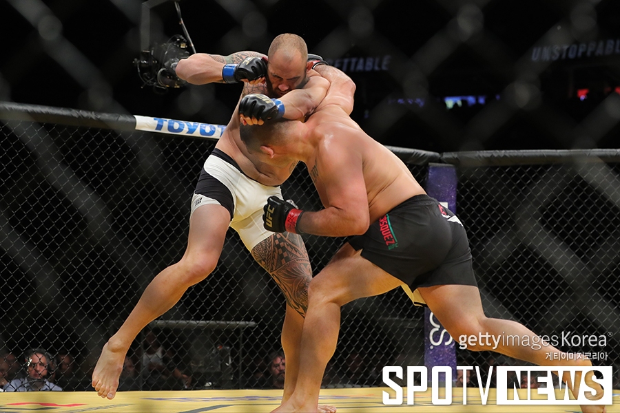 [UFC200]벨라스케즈 '브라운 다운시키는 한 방'