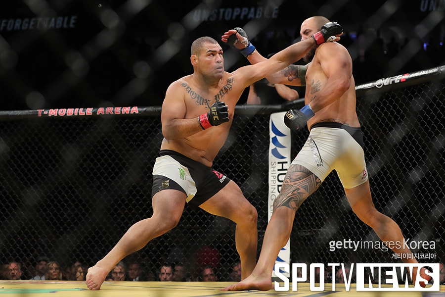 [UFC 200]케인 벨라스케즈 '강력한 한 방'