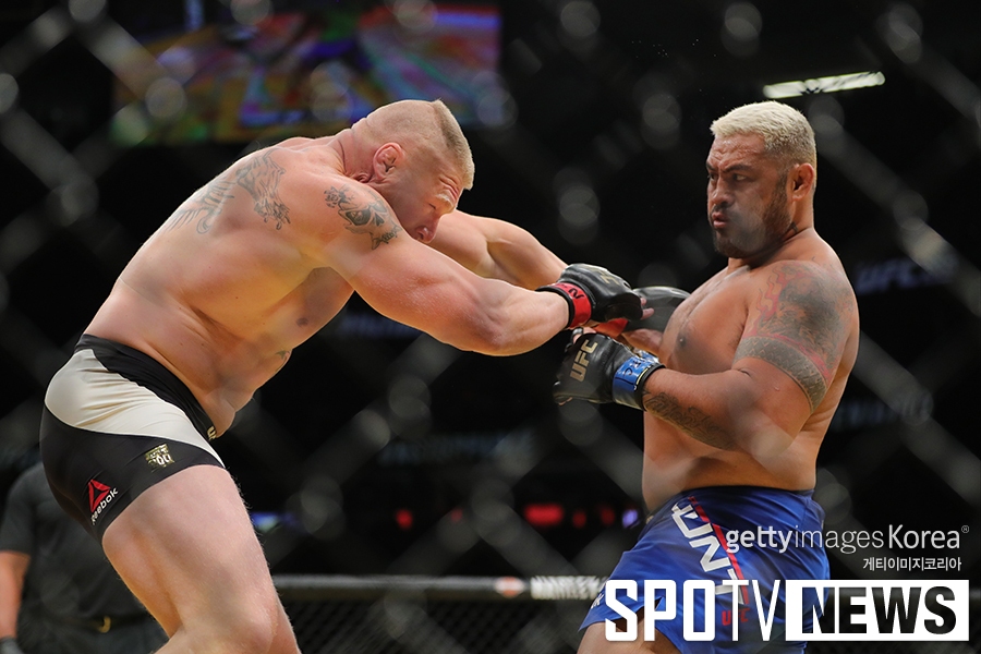 [UFC 200] 펀치 피하는 마크 헌트