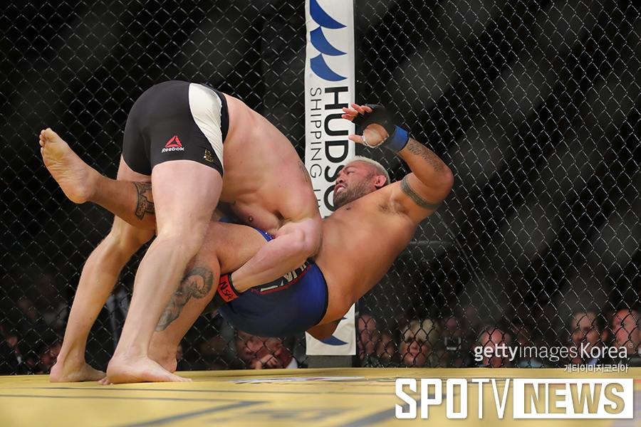 [UFC 200] 브록 레스너 '막을 수 없는 태클'