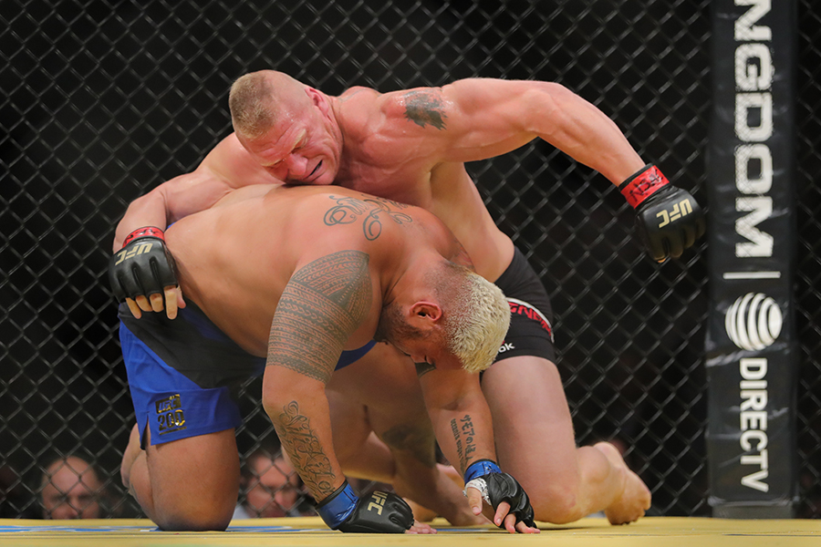 [UFC 200] 브록 레스너 '마크 헌트 꼼짝 못하게 만드는 파운딩'