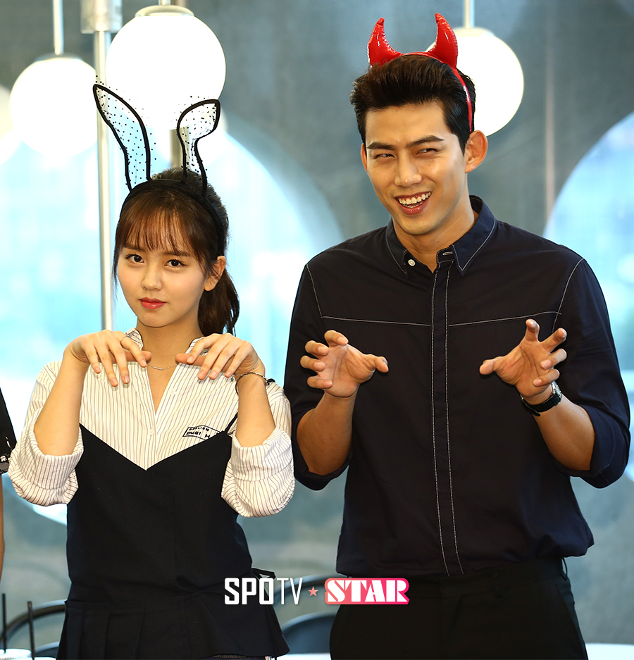 [포토S] 김소현-옥택연 '귀신이 이리 귀엽다니'