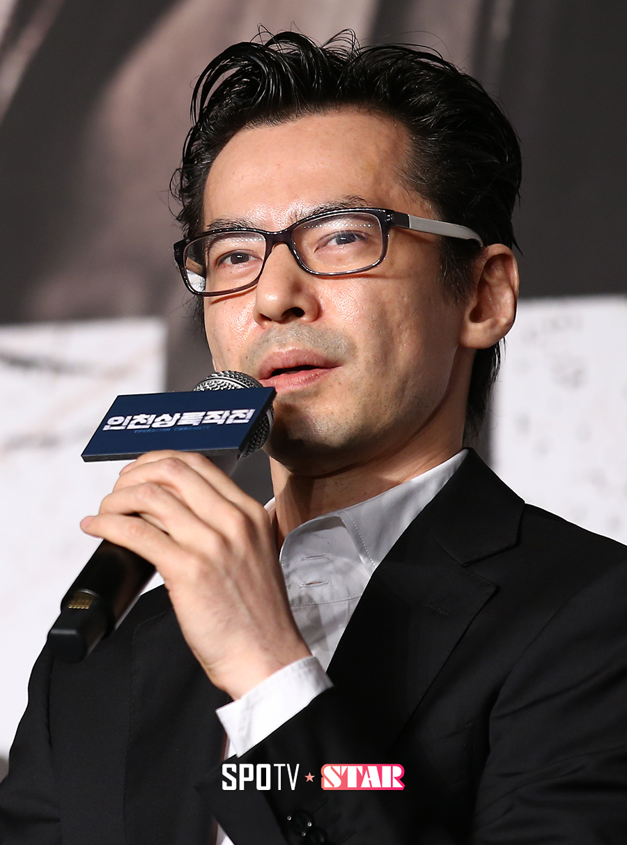 [포토S] 기자회견에 나선 '인천상륙작전' 이재한 감독