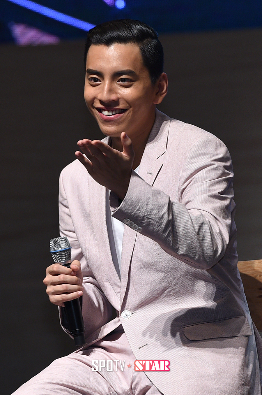 [포토S] 손키스 날리는 왕대륙