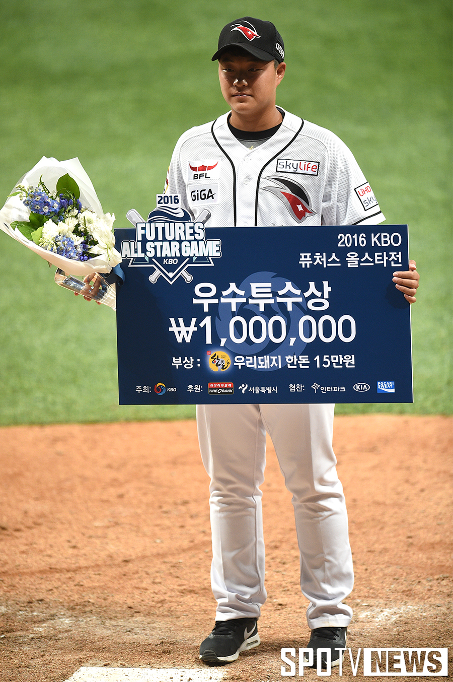 [포토S] kt 박세진, 퓨처스 올스타전 우수투수상 수상