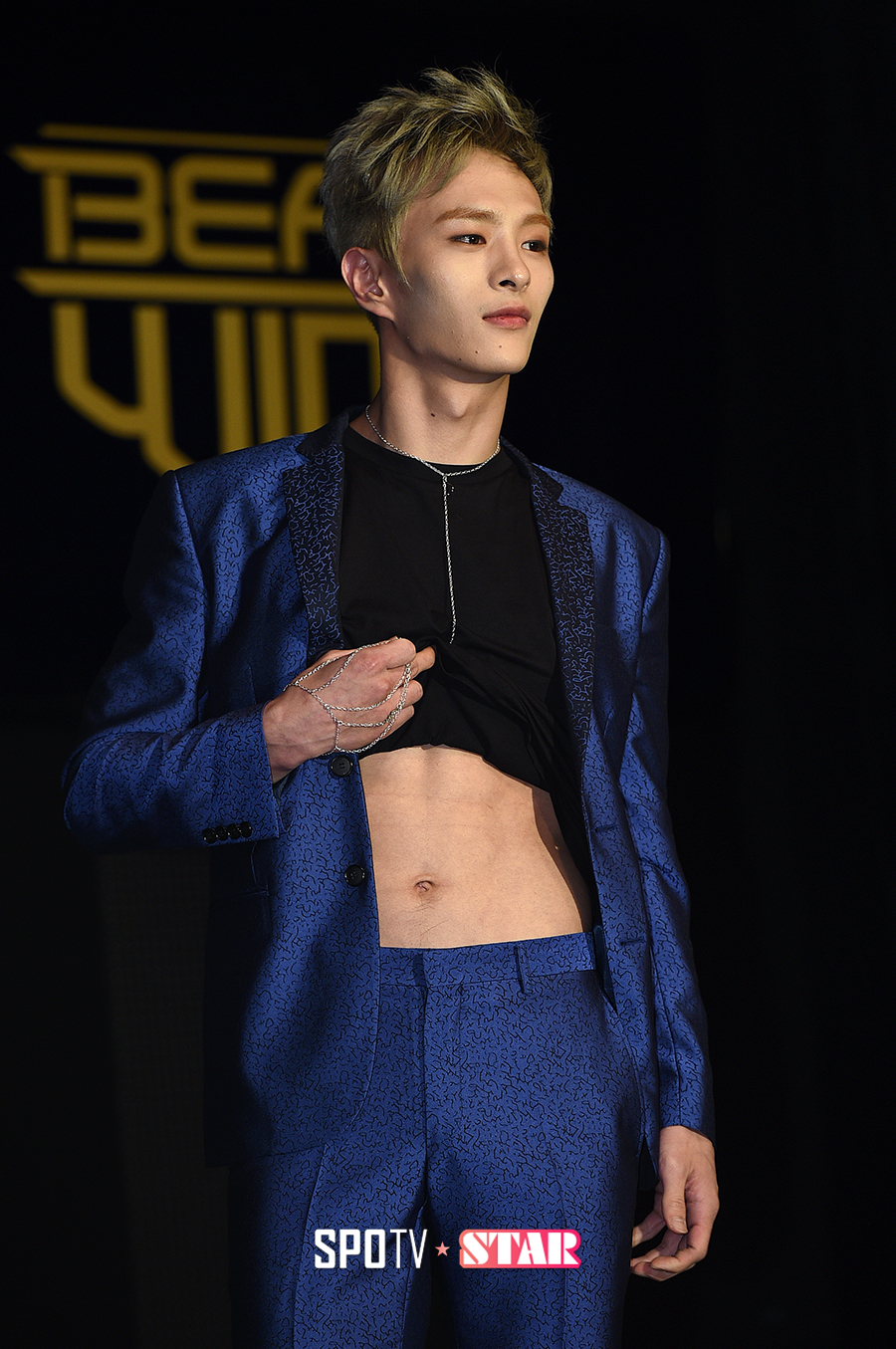 [포토S] 비트윈 영조 '복근 자랑'