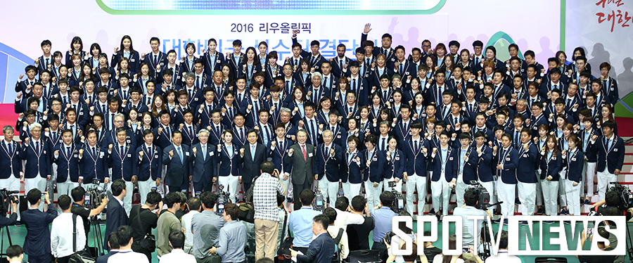 [포토S] 기념 촬영하고 있는 한국 선수단
