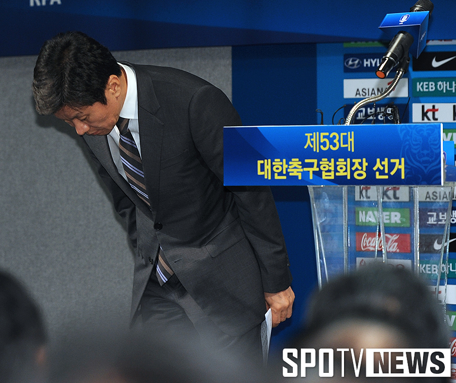 [포토S] 선거인단에 인사하는 정몽규 후보