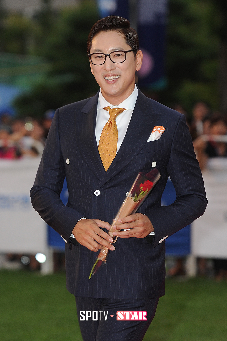 [포토S] 한석준 '레드카펫 밝히는 환한 미소'