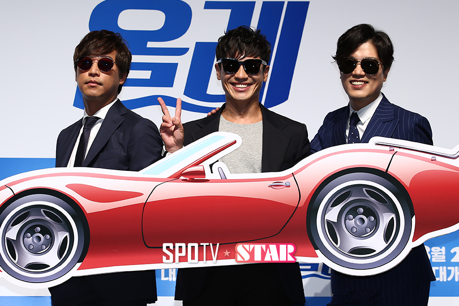 [포토S] 신하균 '나홀로 브이!'