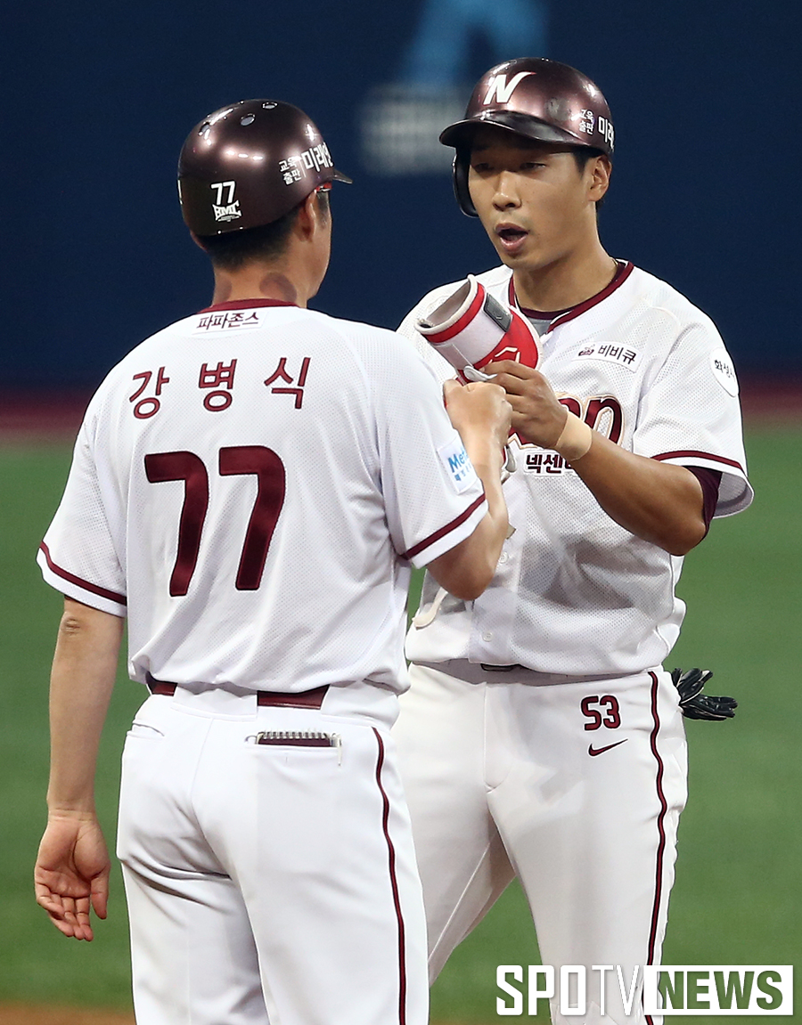 [포토S] 2루타 고종욱 '넘어갈 줄 알았어요'