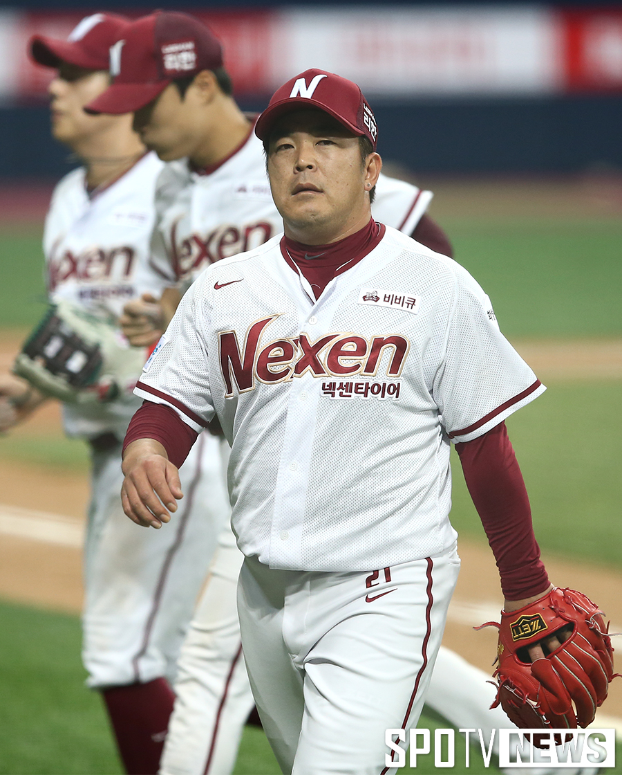 [포토S] 마정길, 위기 막고 더그아웃으로