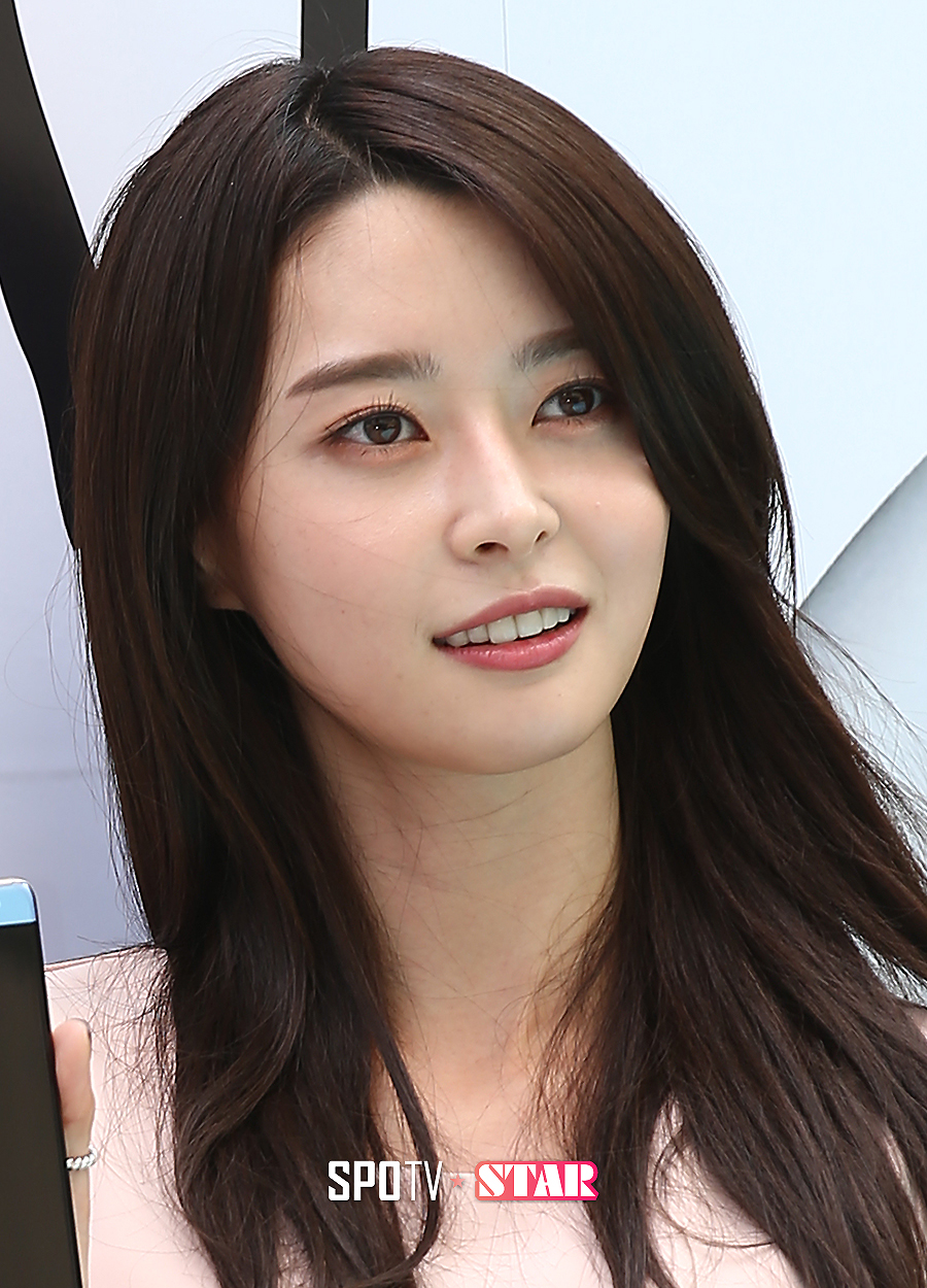[포토S] 헬로비너스 나라 '클로즈업을 부르는 얼굴'