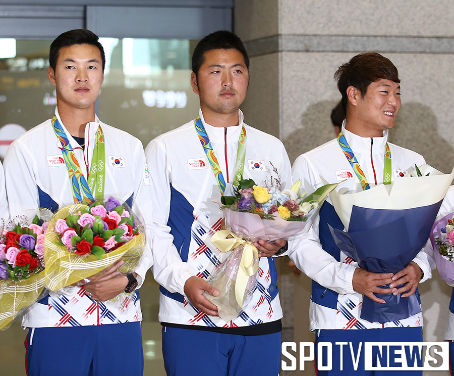 [포토S] 구본찬-김우진-이승윤 '금메달 들고 왔어요'