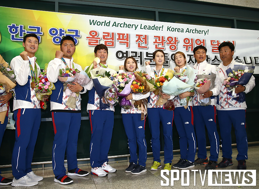 [포토S] 한국 양궁 올림픽 전 관왕 위업 달성하고 귀국