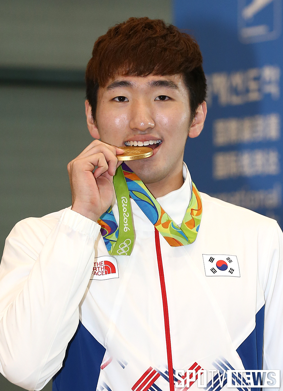 [포토S] 박상영, 달콤한 금메달의 맛