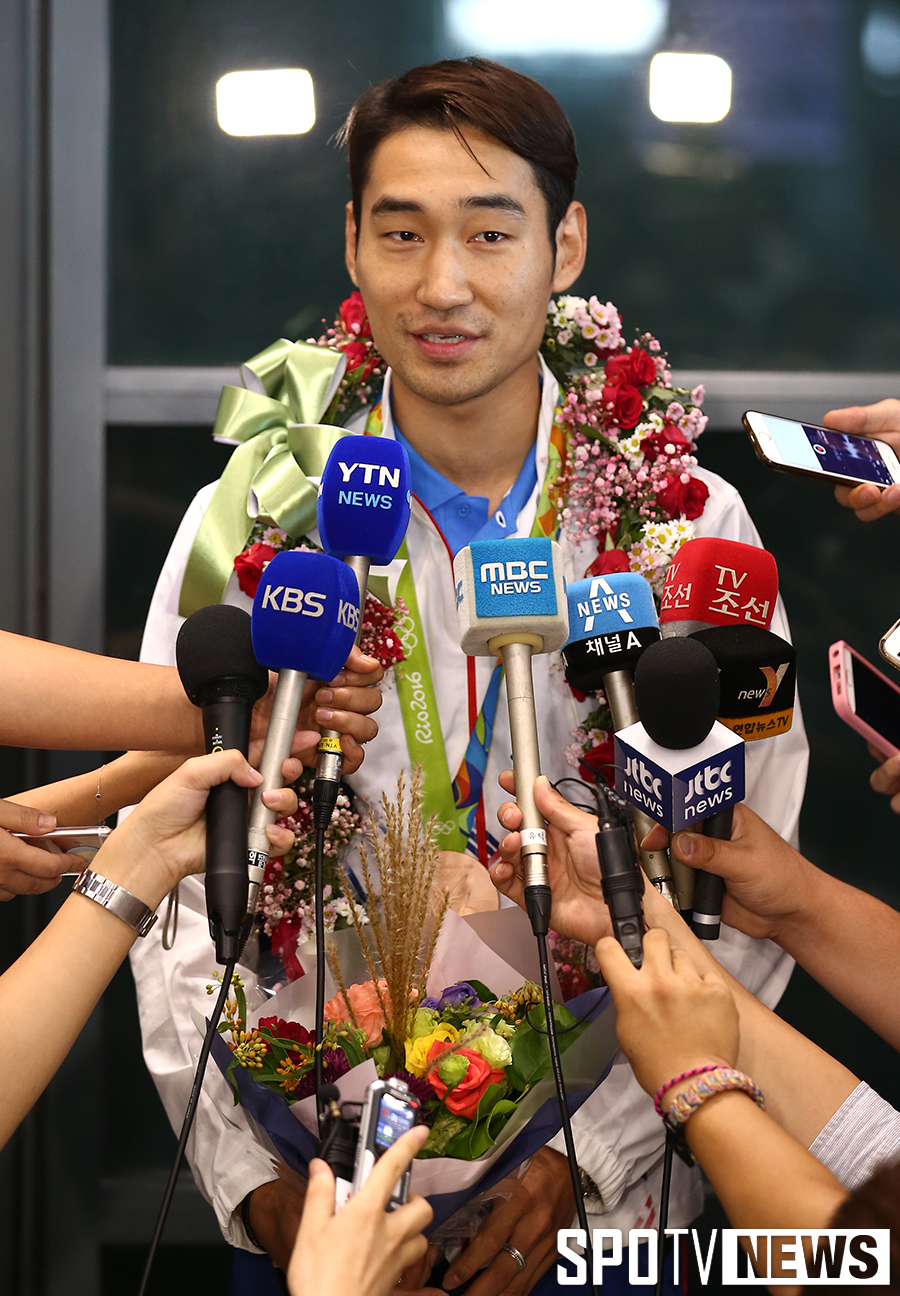 [포토S] 인터뷰 하고 있는 펜싱 김정환