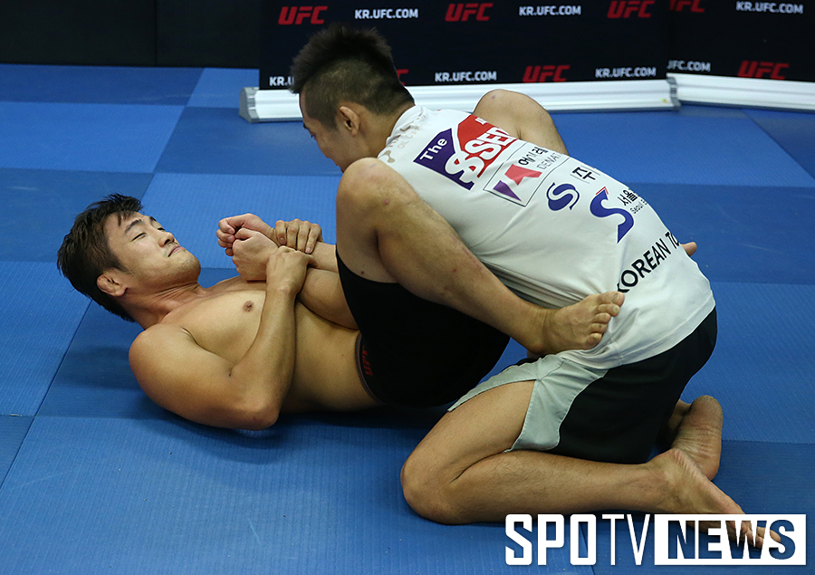 [포토S] 공개 훈련 가지는 UFC 방태현