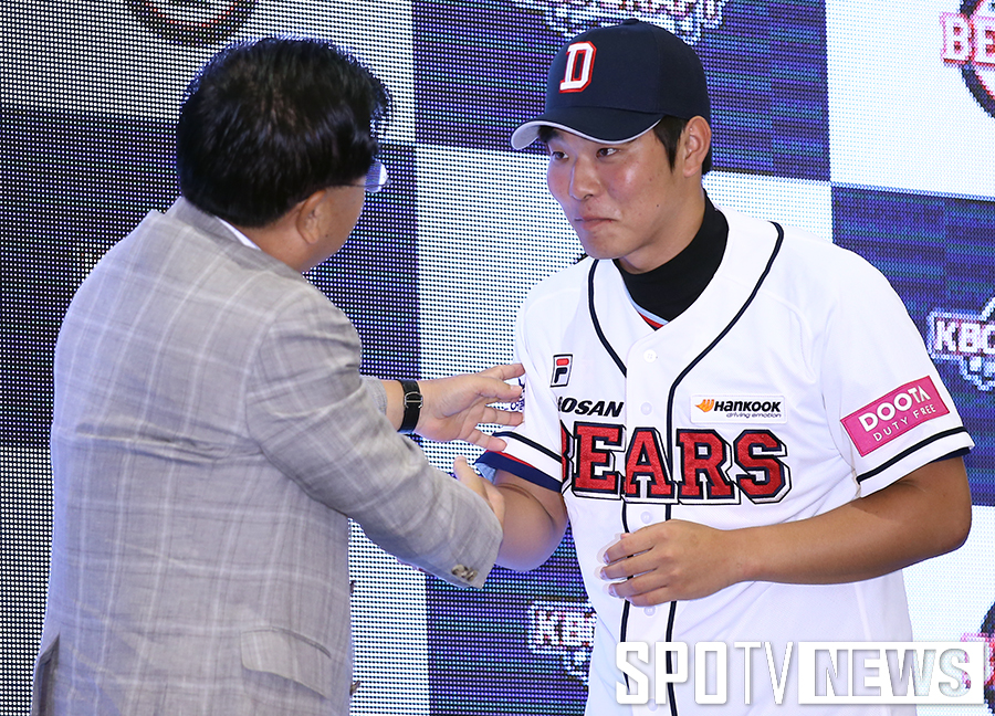 [포토S] 최동현 '두산에 지명됐습니다'