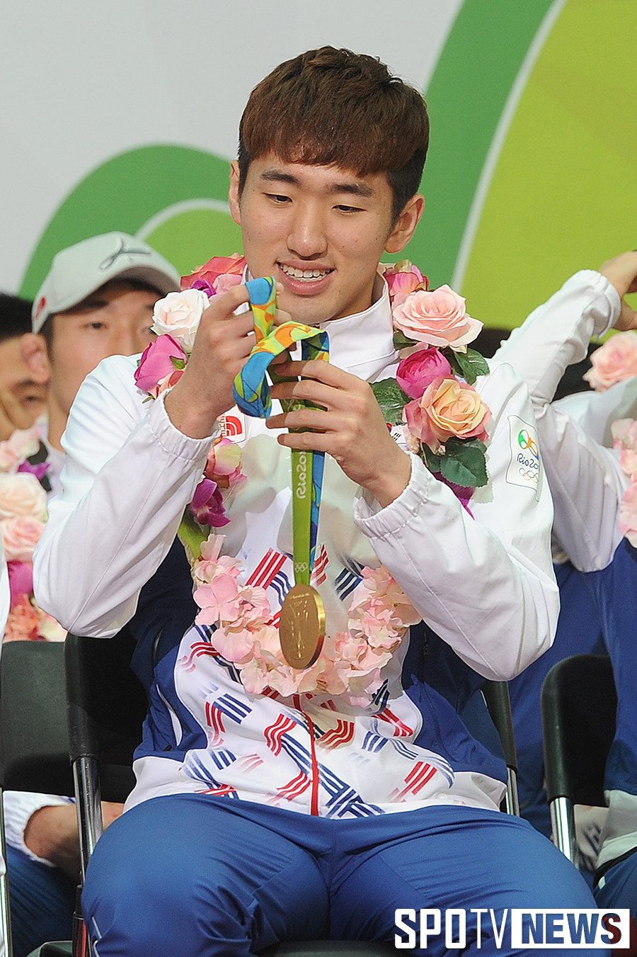 [포토S] 박상영 '다시 봐도 소중한 금메달'