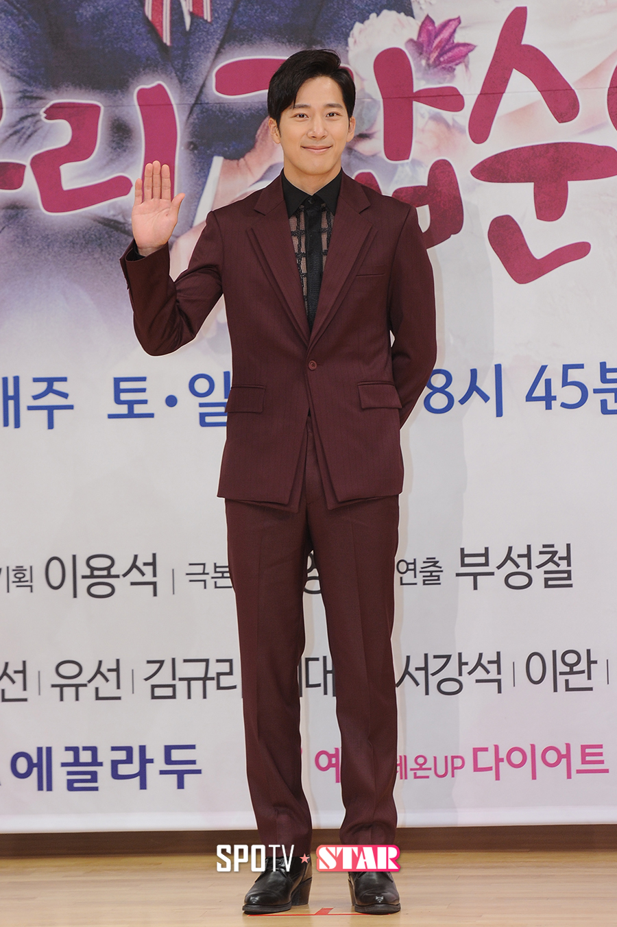 [포토S] 이완 '오랜만에 인사 드려요'