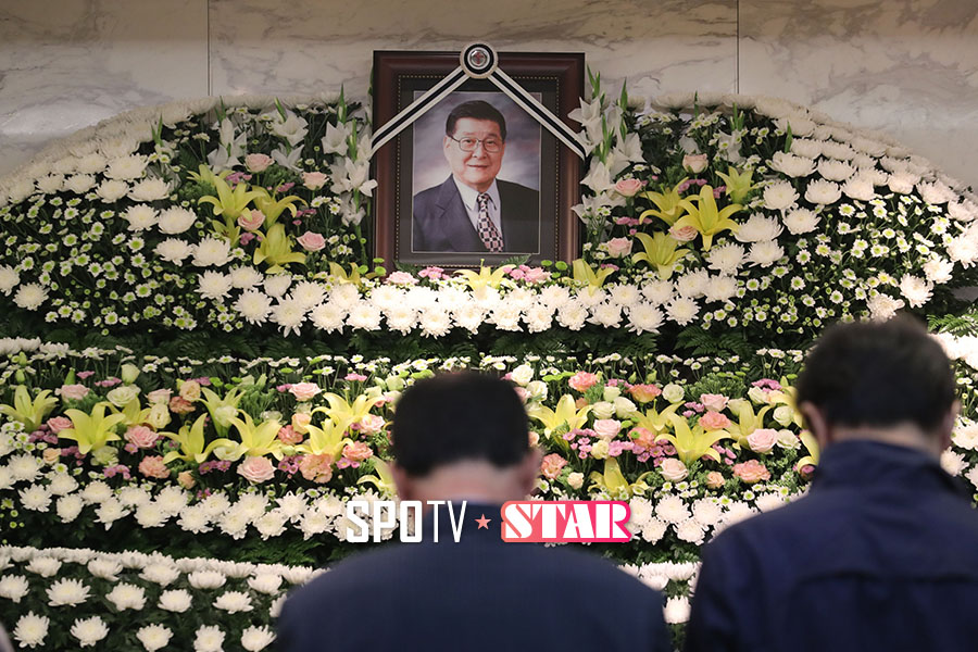 [포토S]  고 구봉서 '편히 잠드시길'