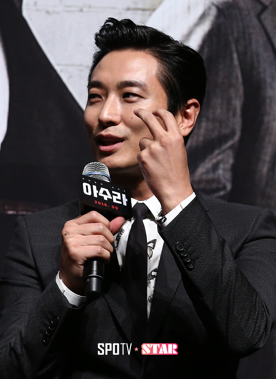 [포토S] 주지훈, 김성수 감독 당황 시키는 폭로