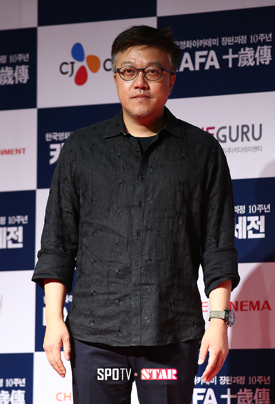 [포토S] 레드카펫 행사 나선 최동훈 감독