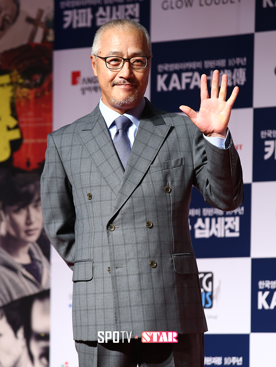 [포토S] 포즈 취하는 배우 이경영