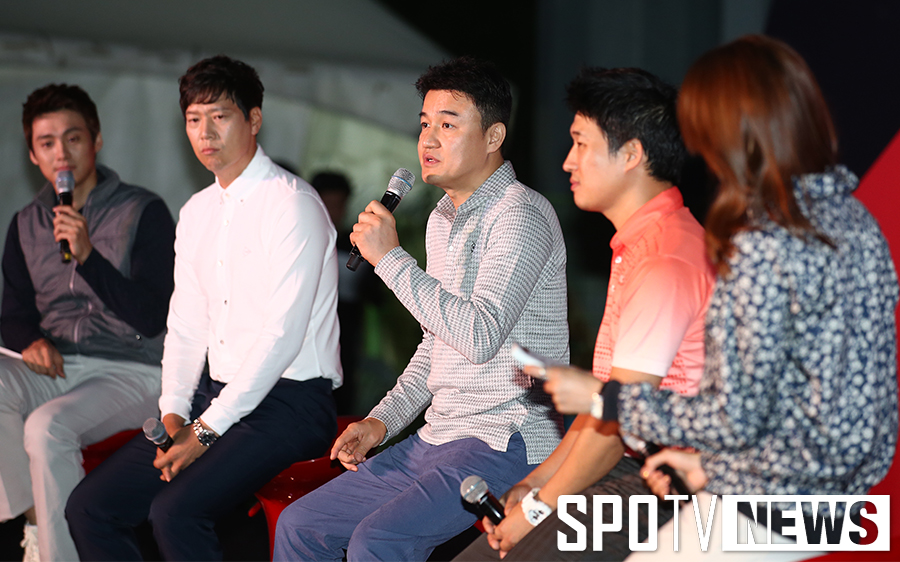 [포토S] 제품 체험 소개하는 배우 박중훈