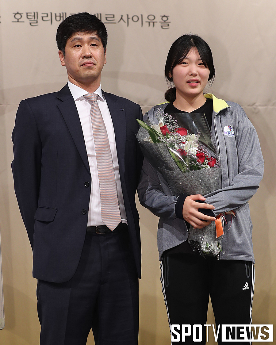 [포토S] 정선아, 신인드래프트 전체 1순위로 한국도로공사