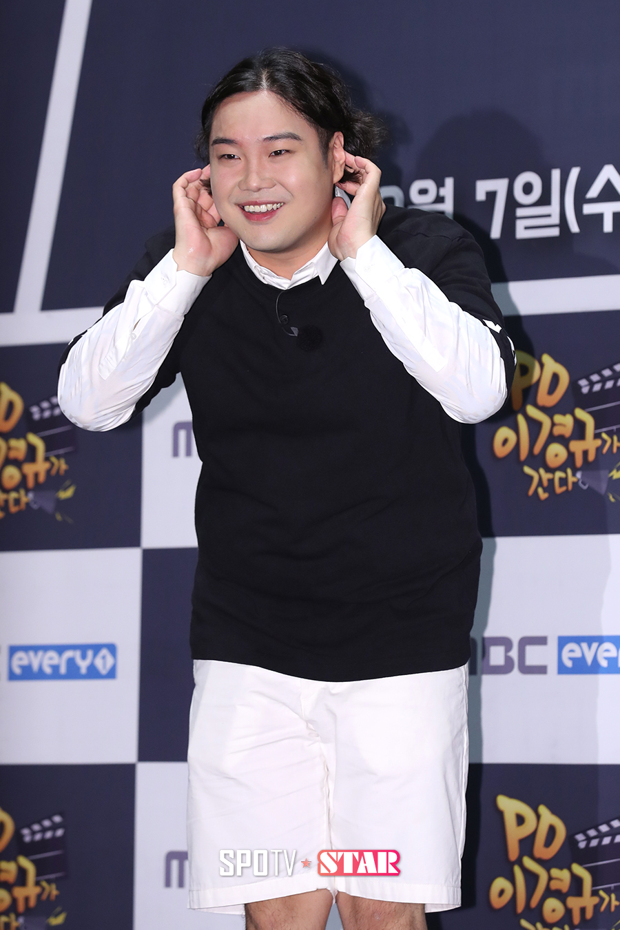 [포토S] 유재환, '이게 저의 귀여운 포즈'