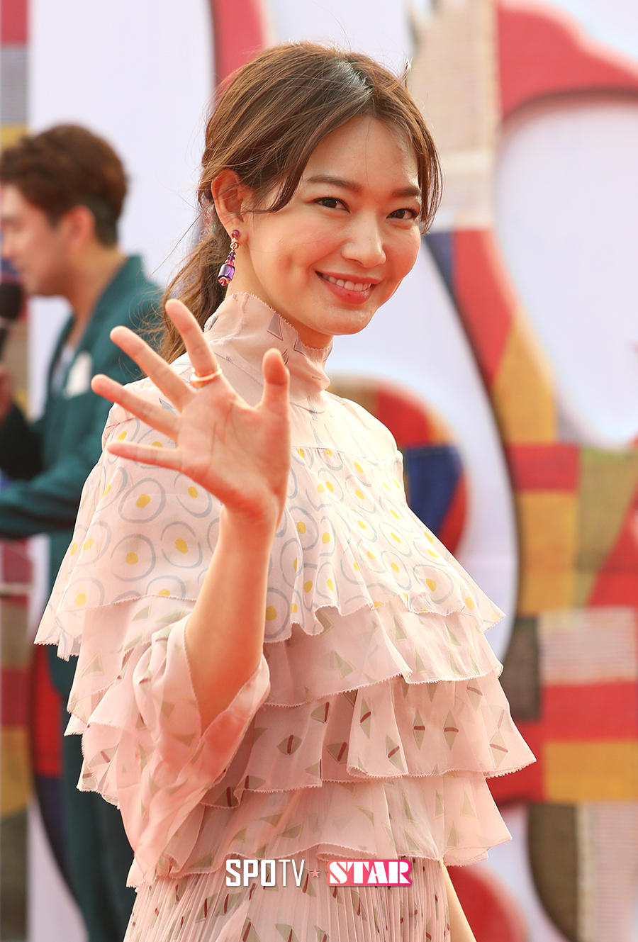 [포토S] 신민아, 여신의 손인사