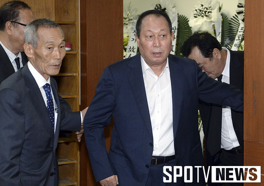 [포토S] 고 하일성 빈소 찾은 김인식 감독