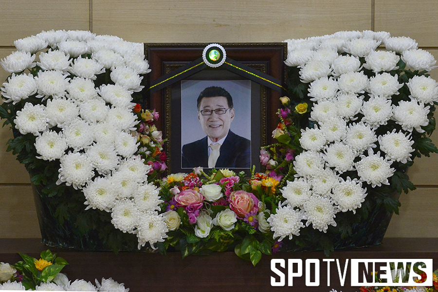 [포토S] 고 하일성 해설위원, '영정사진 속 미소만 남긴 채..'