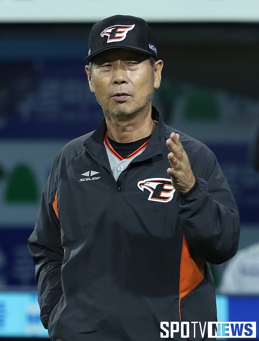 [포토S] 포기 없는 5강 싸움, 수척해진 김성근 감독