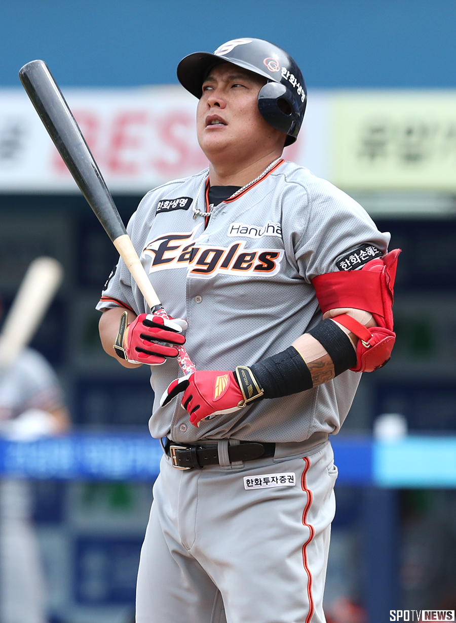 [포토S] 김태균, '이건 아프잖아'
